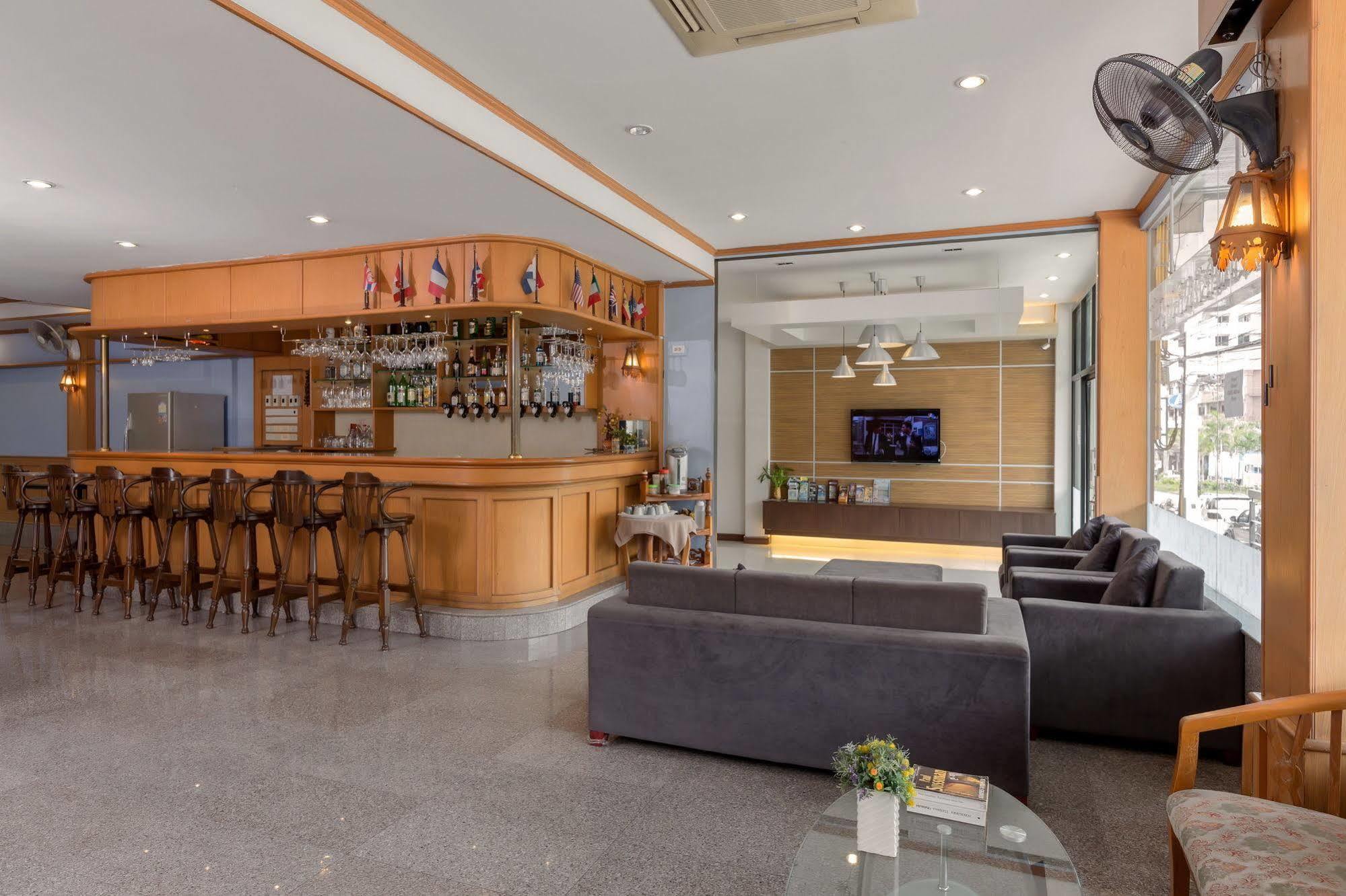 Seven Oaks Inn Jomtien Beach Exterior photo
