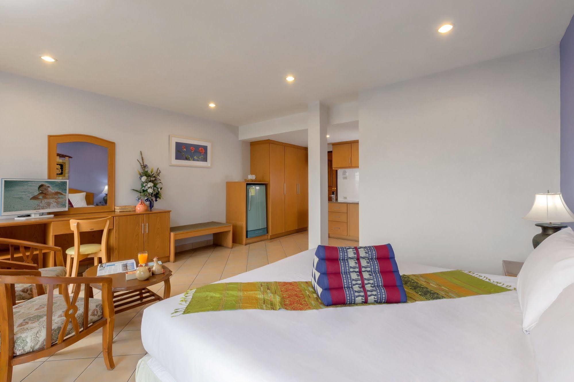 Seven Oaks Inn Jomtien Beach Exterior photo