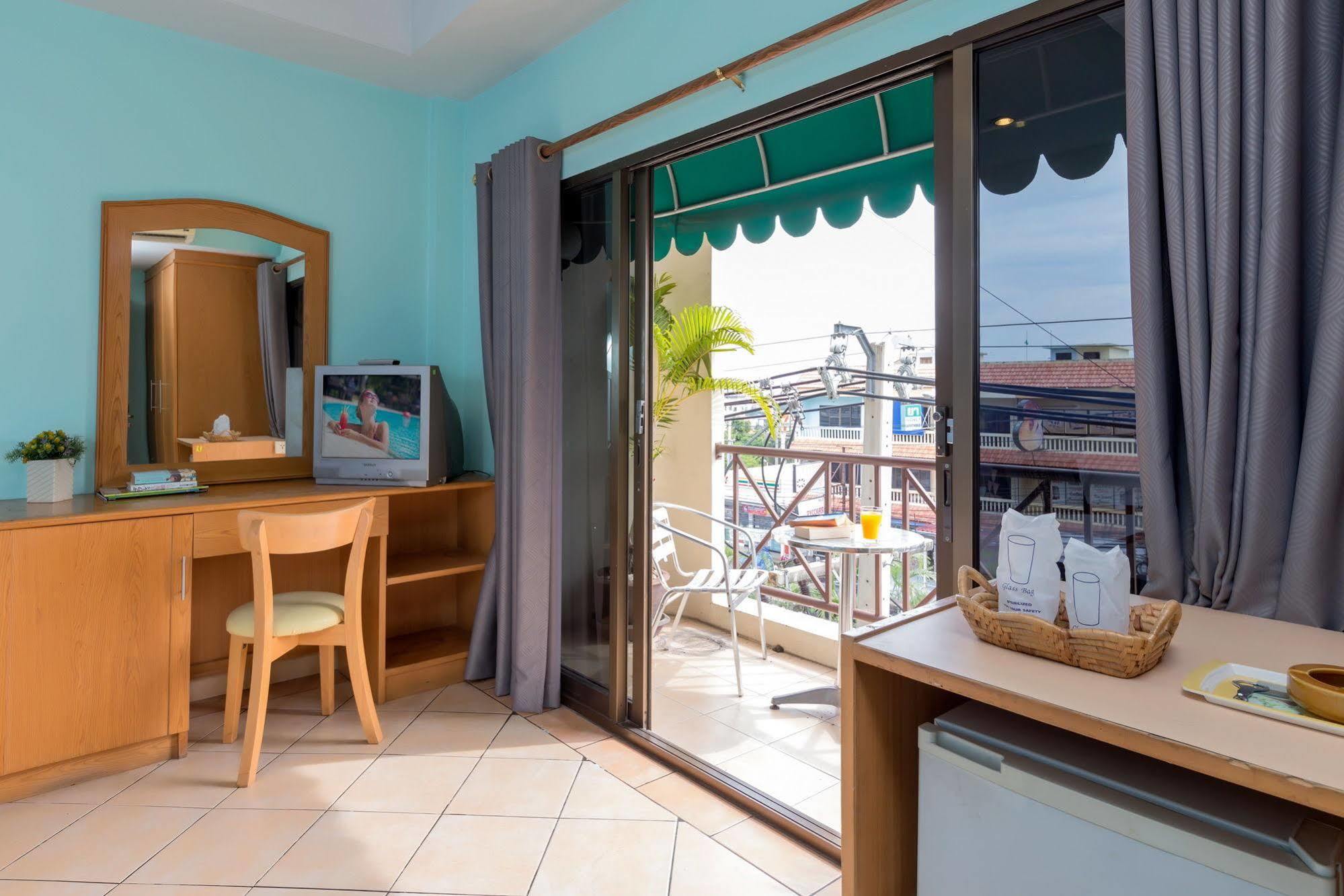 Seven Oaks Inn Jomtien Beach Exterior photo